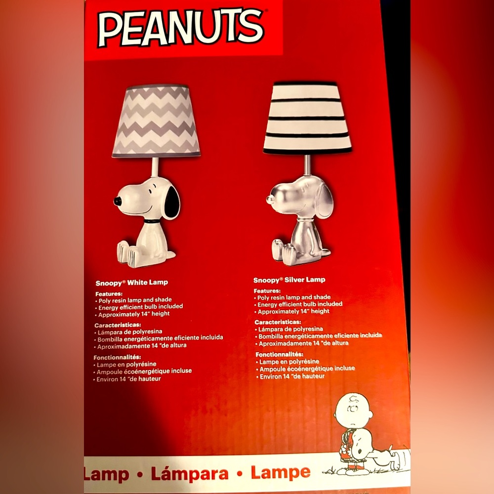 Modern 3-D resin Snoopy lamp and shade.
